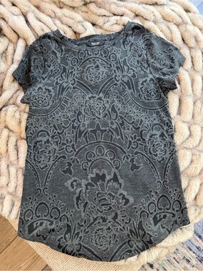 Vera Wang Charcoal Gray Floral Jacquard Short Sleeve Tee